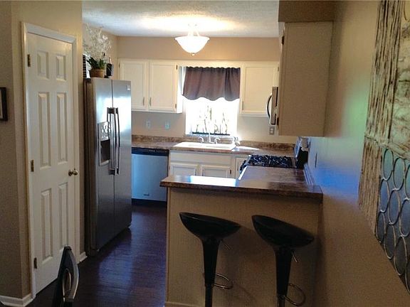 4th image of 165 Westfield Dr