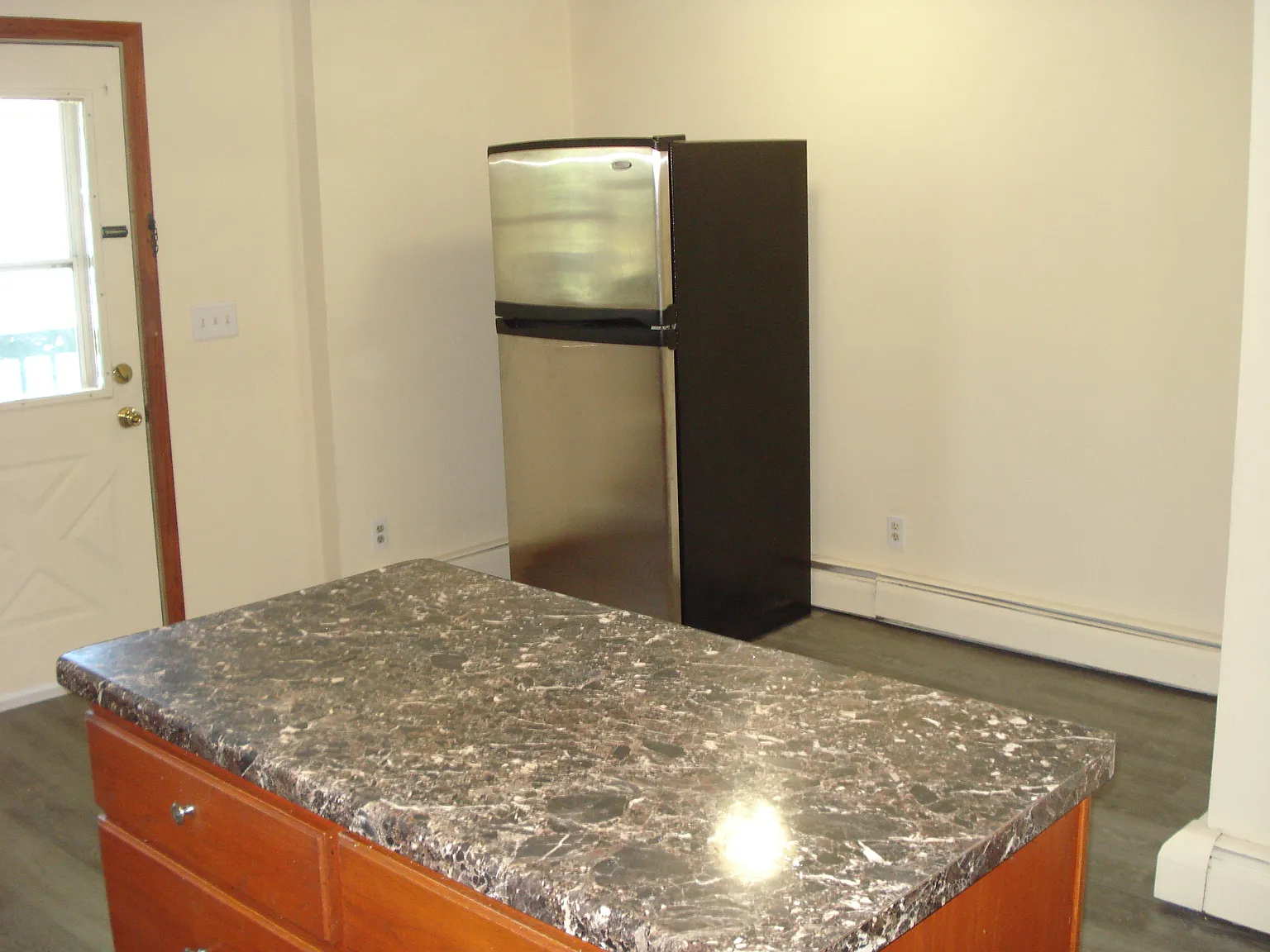 4 bed, 1900 sqft, $2,400 — Photo 4