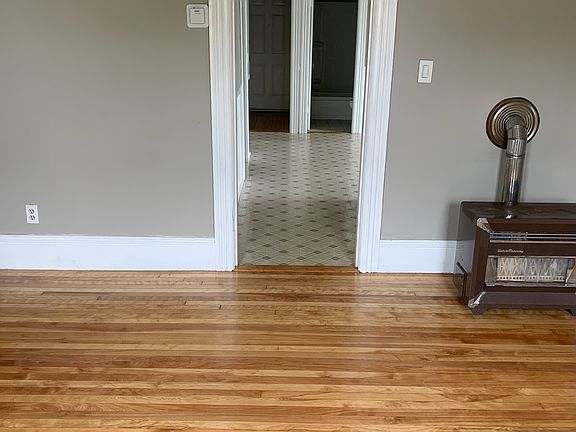 3rd image of 6 Ekman St #Iii