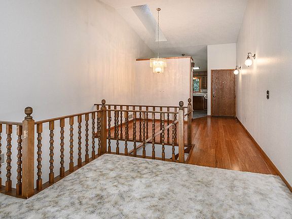 4th image of 3138 Manitoba Ln