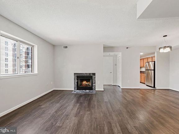 3rd image of 22 Courthouse Sq APT 510