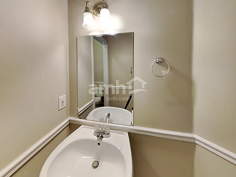 401 Lochmere Ct — Photo 20