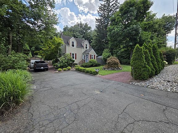 2nd image of 468 W Clarkstown Rd