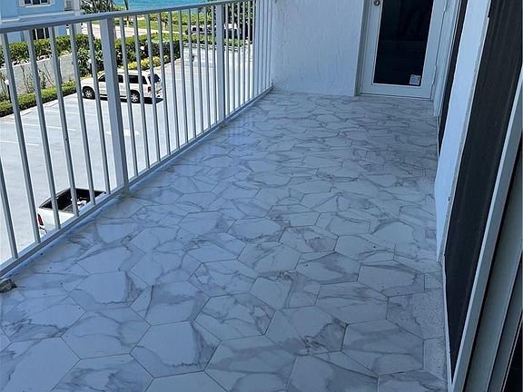 5th image of 800 SE 20th Avenue #305