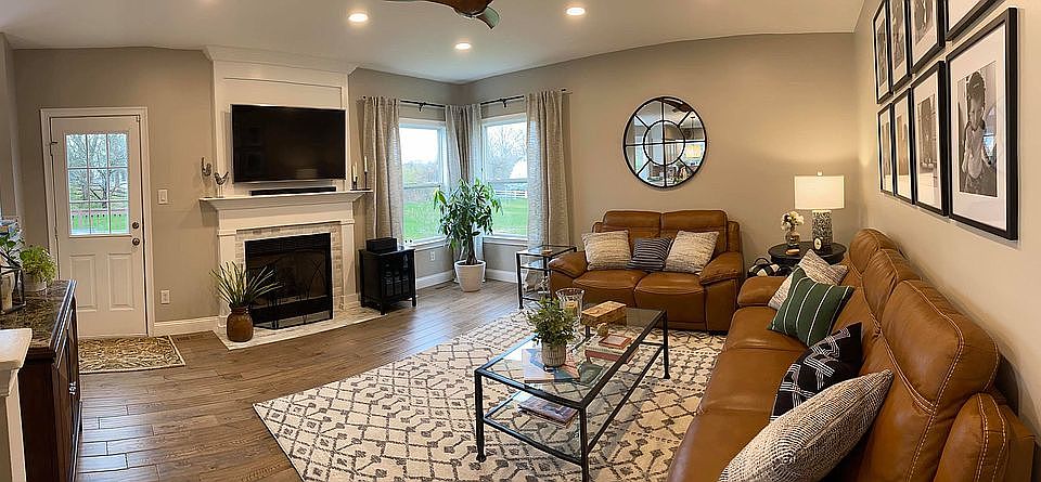 2nd image of 1004 Riverwalk Dr
