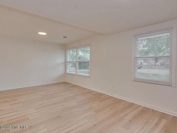 5th image of 1560 Wyman Street NE