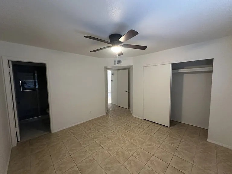 1559 W Mercer Ln — Photo 8