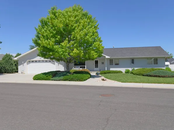 821 Greenfield Dr, Powell, WY 82435