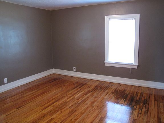 4th image of 312 E 12th St