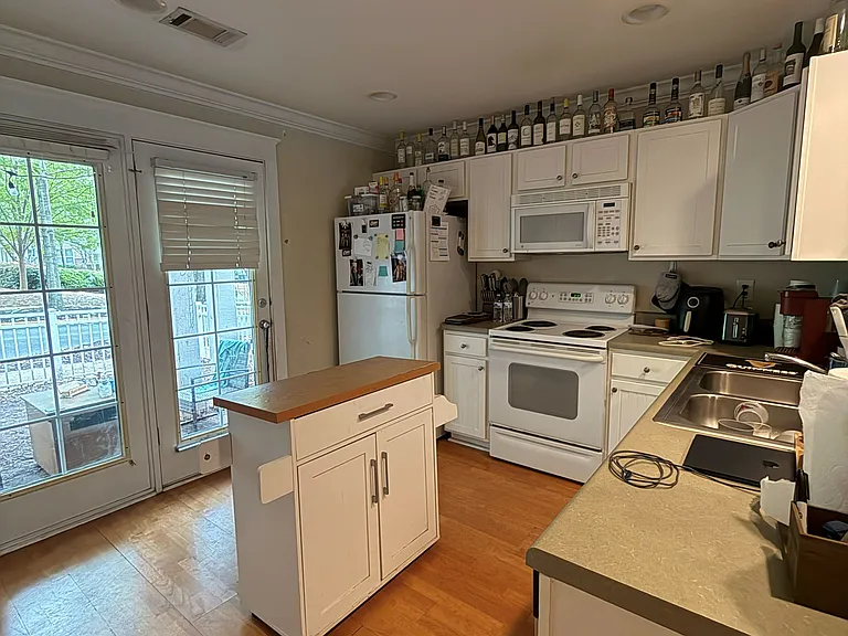 1035 Barnett Shoals Rd #411 — Photo 4