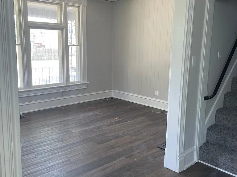 231 E Dewald St — Photo 14