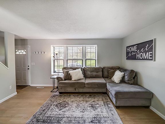 3rd image of 947 Pebblelane Dr #4