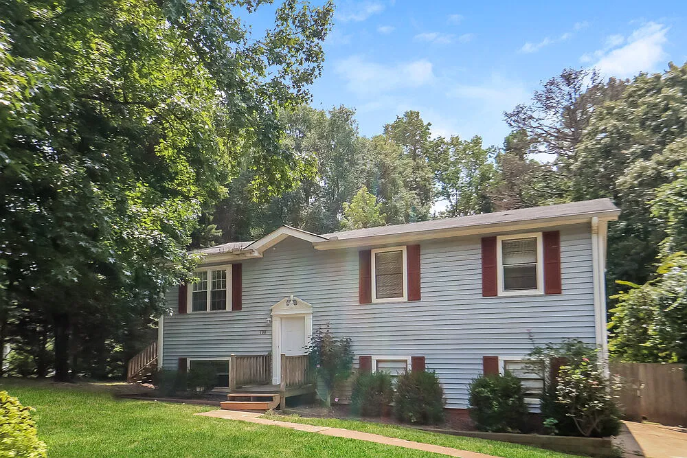 3 bed, 2.0 bath, 1716 sqft, $2,325 — Photo 2