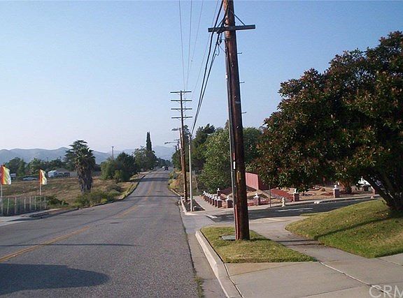 STREET SCENE LOOKING NORTH