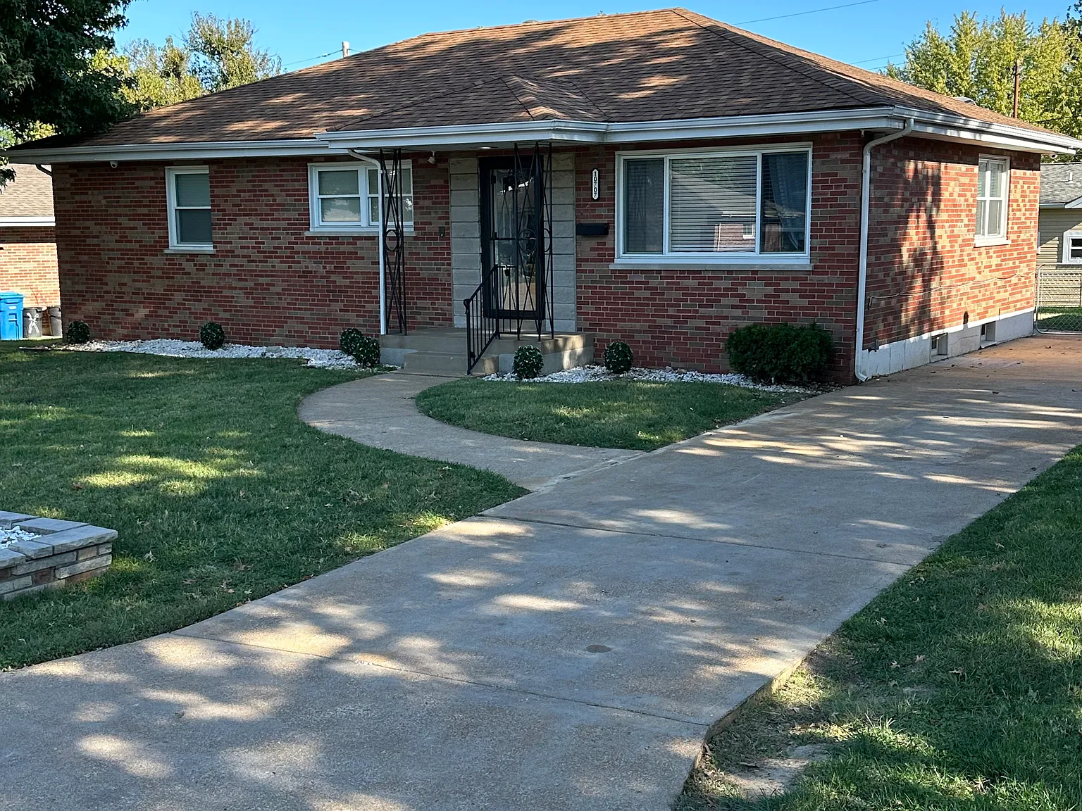 5 bed, 1320 sqft, $4,000 — Photo 1