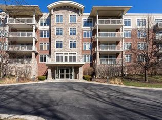 425 Benjamin Dr APT 303, Vernon Hills, IL 60061