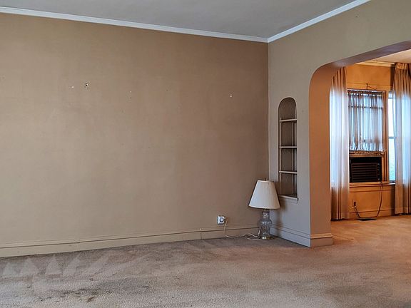 3rd image of 5217 W Belle Plaine Ave