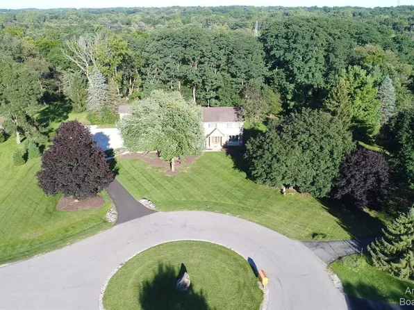 714 Halcyon Ct, Ann Arbor, MI 48103