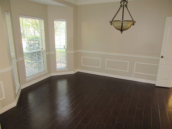 2nd image of 914 Ivory Ridge Ln