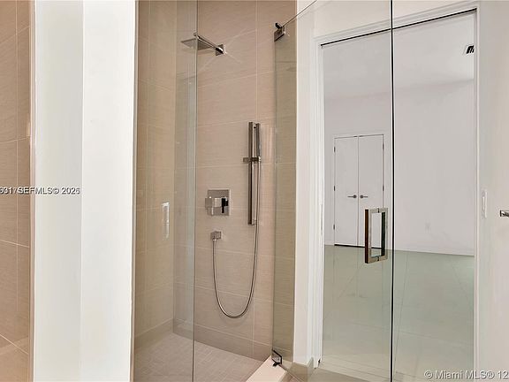 4th image of 851 NE 1st Ave #504