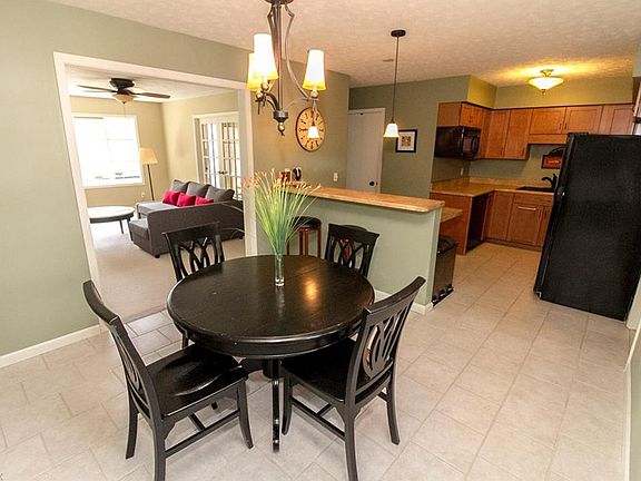 4th image of 14 Meadowlawn Dr Unit 2