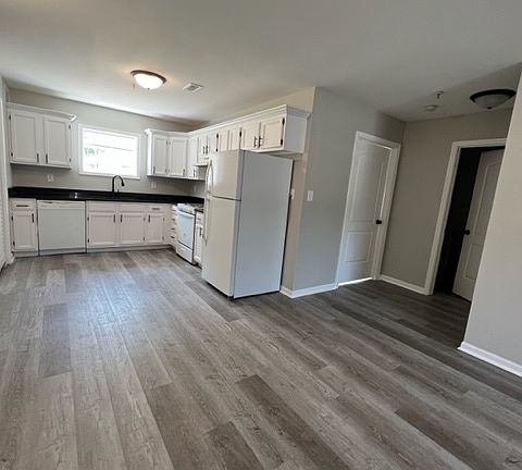 3rd image of 3555 Ash St APT 1