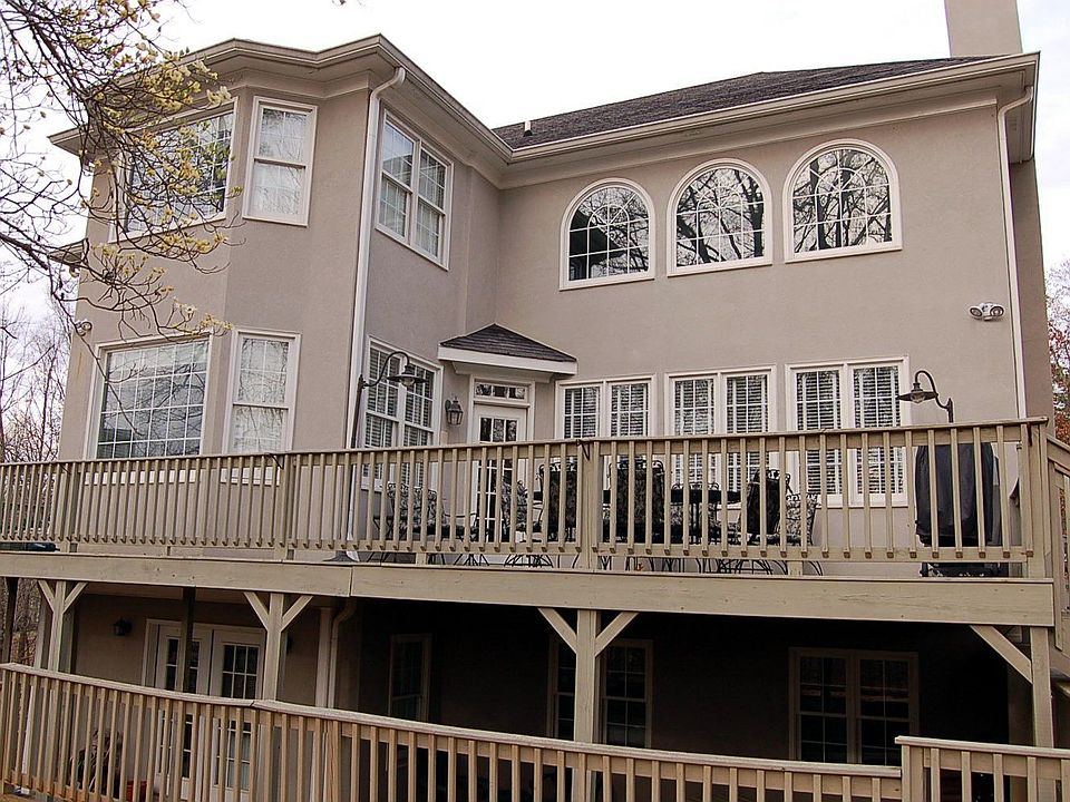 Two Entertaining Deck Areas