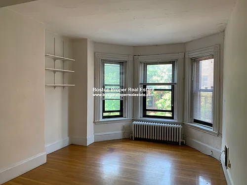 289 Newbury St Photo 1