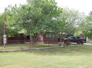 2211 N Knox St, Uvalde, TX 78801