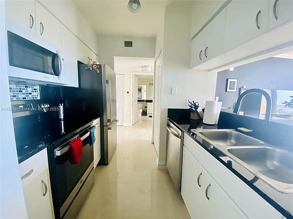 5th image of 1625 Kennedy Cswy APT 704D
