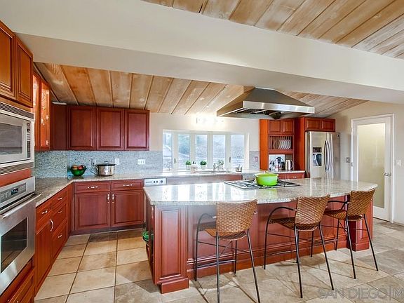 4th image of 8051 La Jolla Scenic Dr N