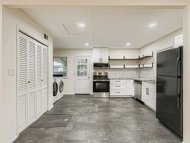 605 E Saint Elmo Ave — Photo 8