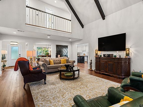 3rd image of 8442 Pleasant Hill Cir