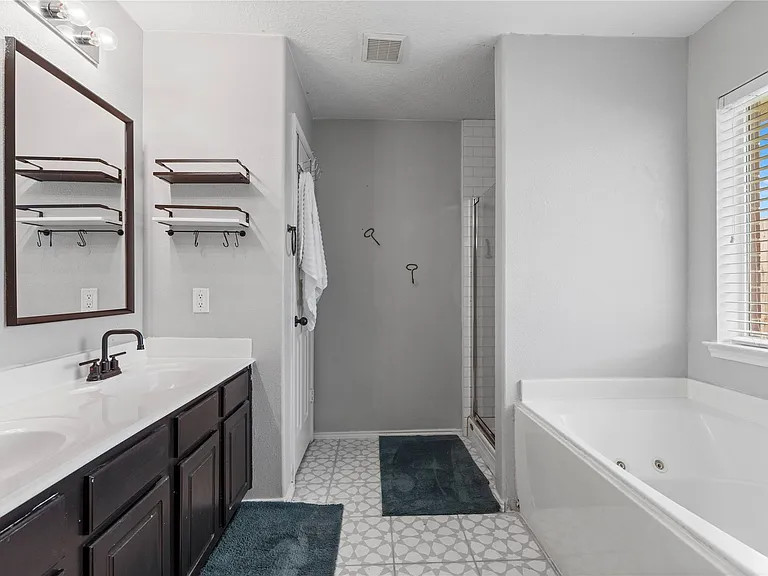 10819 Redwood Dr — Photo 17
