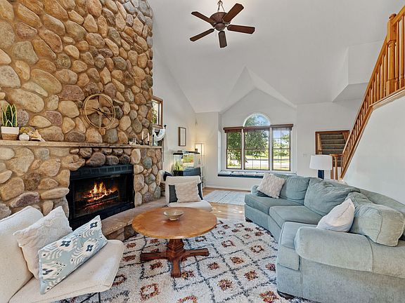4th image of 22443 Woodland Ln