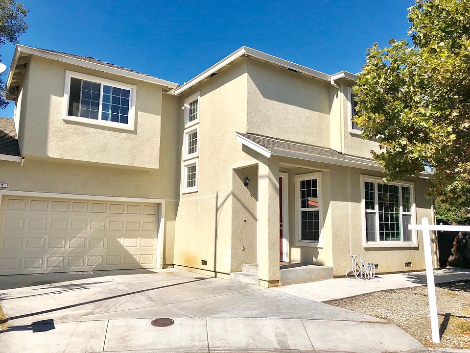1st image of 19 Larisa Oaks Pl