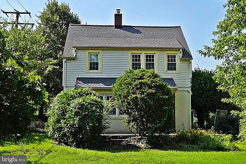 1906 S Ives St Photo 1