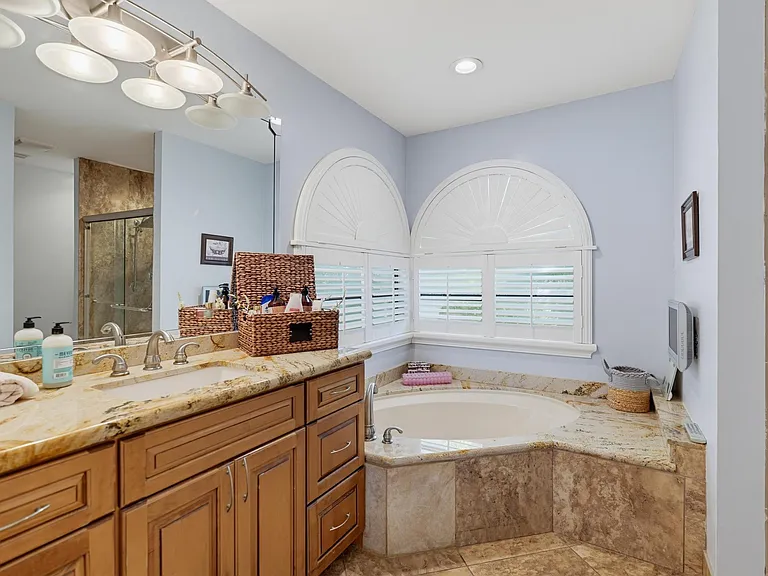 1619 Wiltshire Village Dr — Photo 16