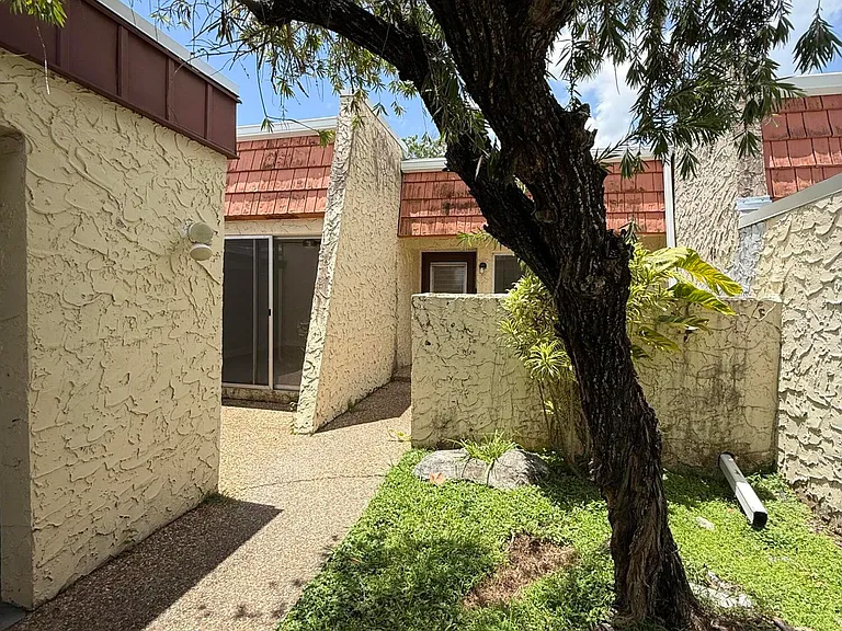 9640 NW 65th St #D10 — Photo 28