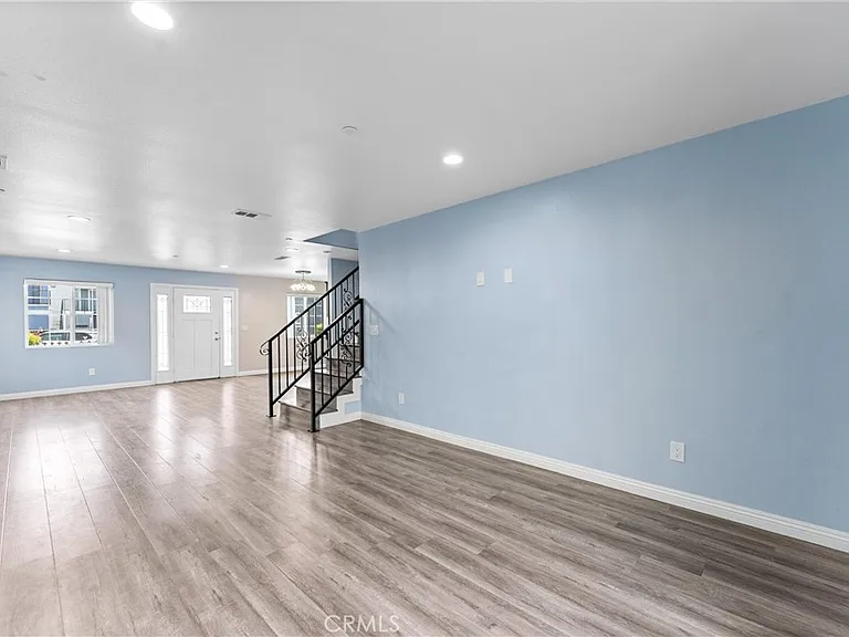 435 Cerritos Ave — Photo 7