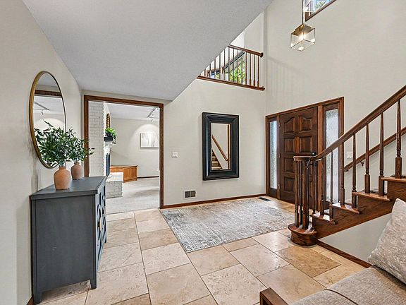 3rd image of 16480 Kingswood Dr