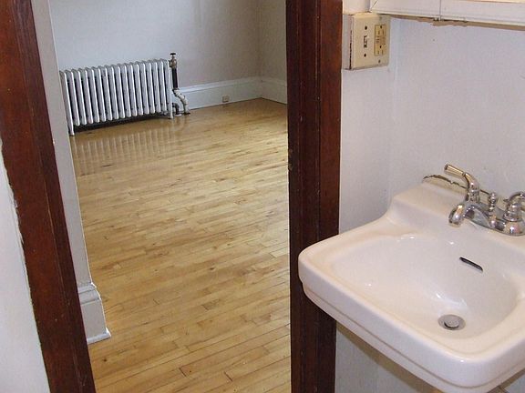 5th image of 1552 Edmund Ave