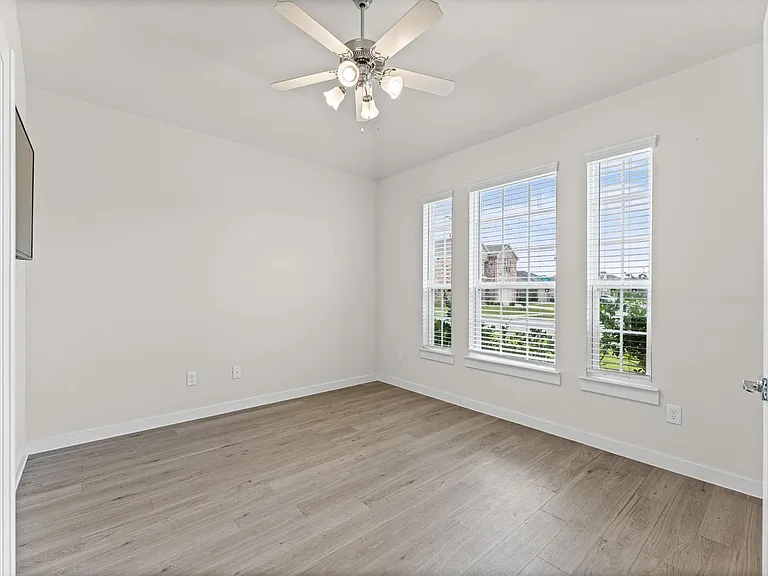 21409 Mary Myrtle St — Photo 7