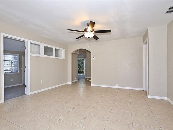 5th image of 2414 Elm Ave