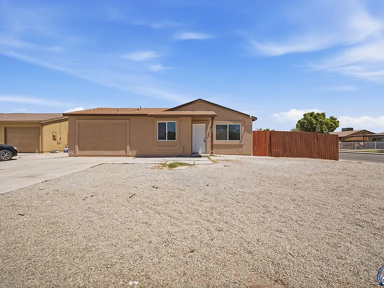 1077 Wozencraft St — Photo 5