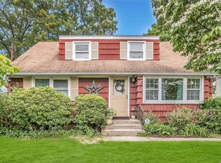 4 East Ave, Sea Cliff, NY 11579