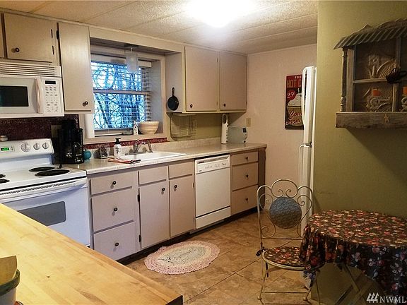 3rd image of 144 Mountain View Dr