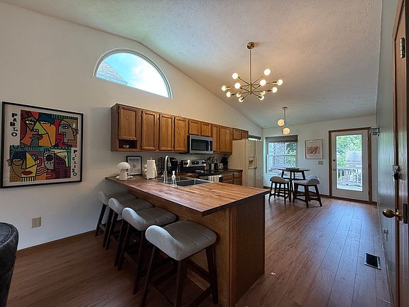 4th image of 9736 Flagstone Way #1507372675000216126