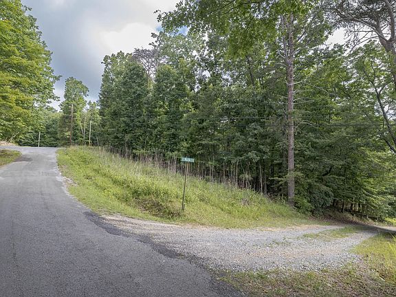 5th image of 165 Maple Dr #165