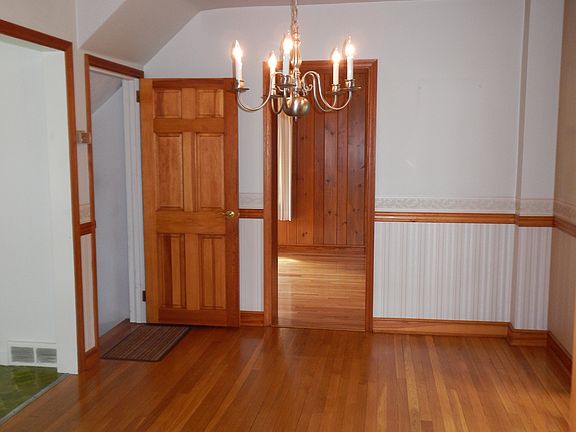 3rd image of 705 Linwood St
